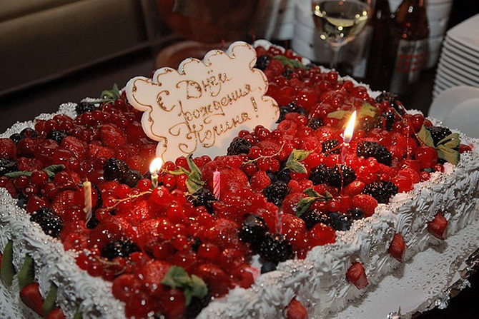 Пожелания полине с днем рождения. Шикарный торт на день рождения. Торт с днем рождения!. Большой торт на день рождения. Красивые торты на день рождения девушке.